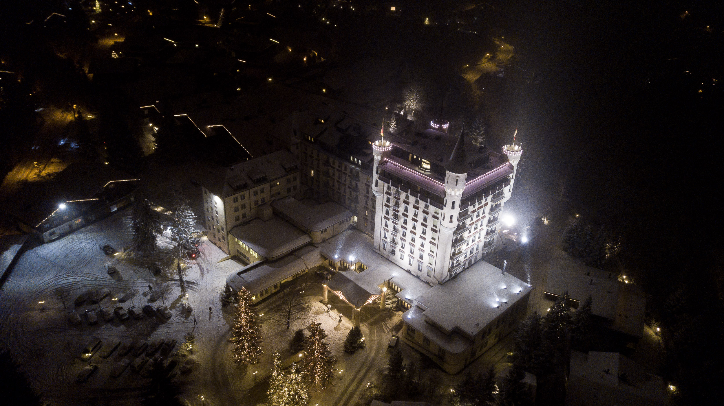 Facade lighting | Hotel Gstaad Palace | Qu solutions