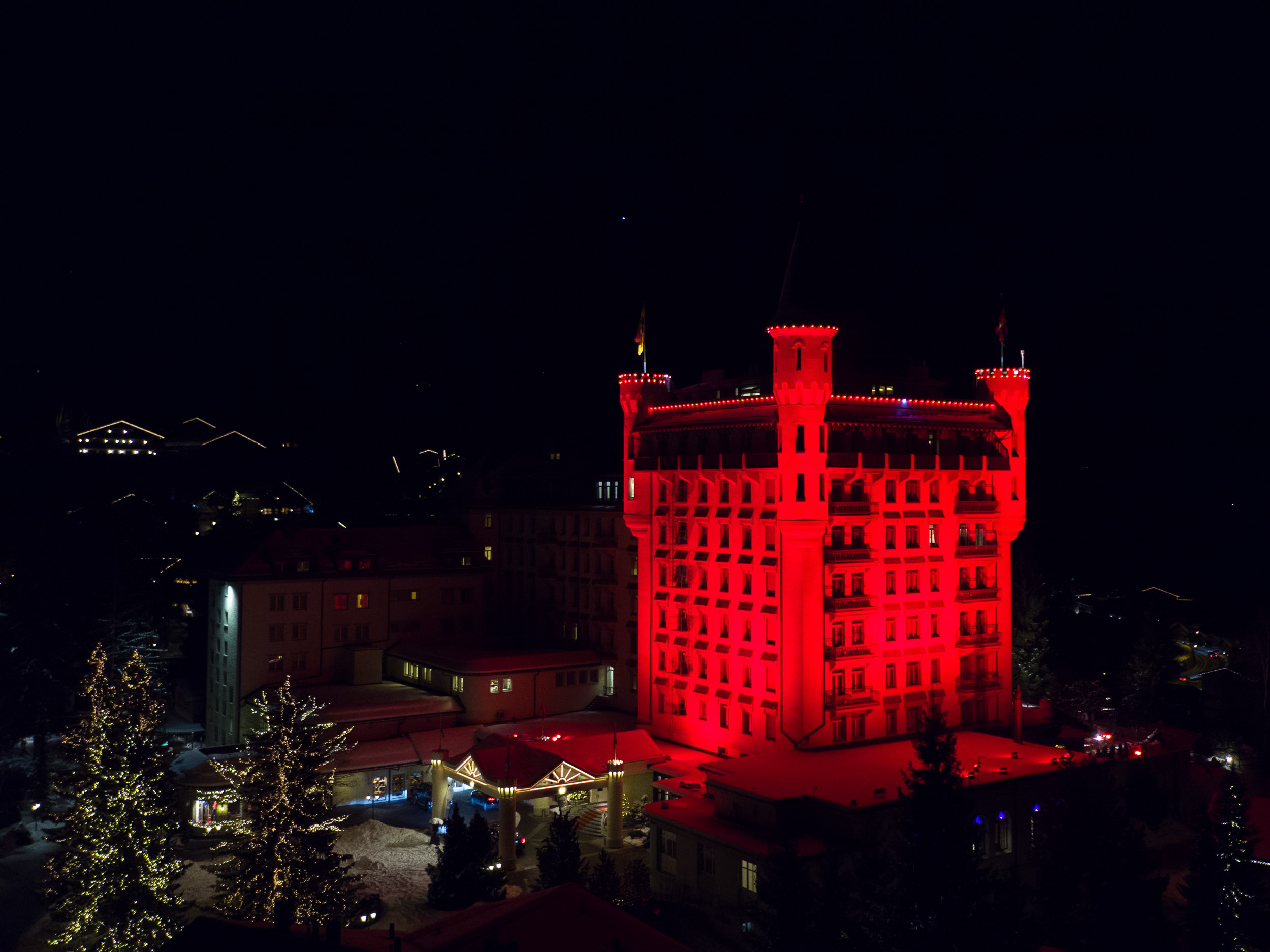 Facade lighting | Hotel Gstaad Palace | Qu solutions