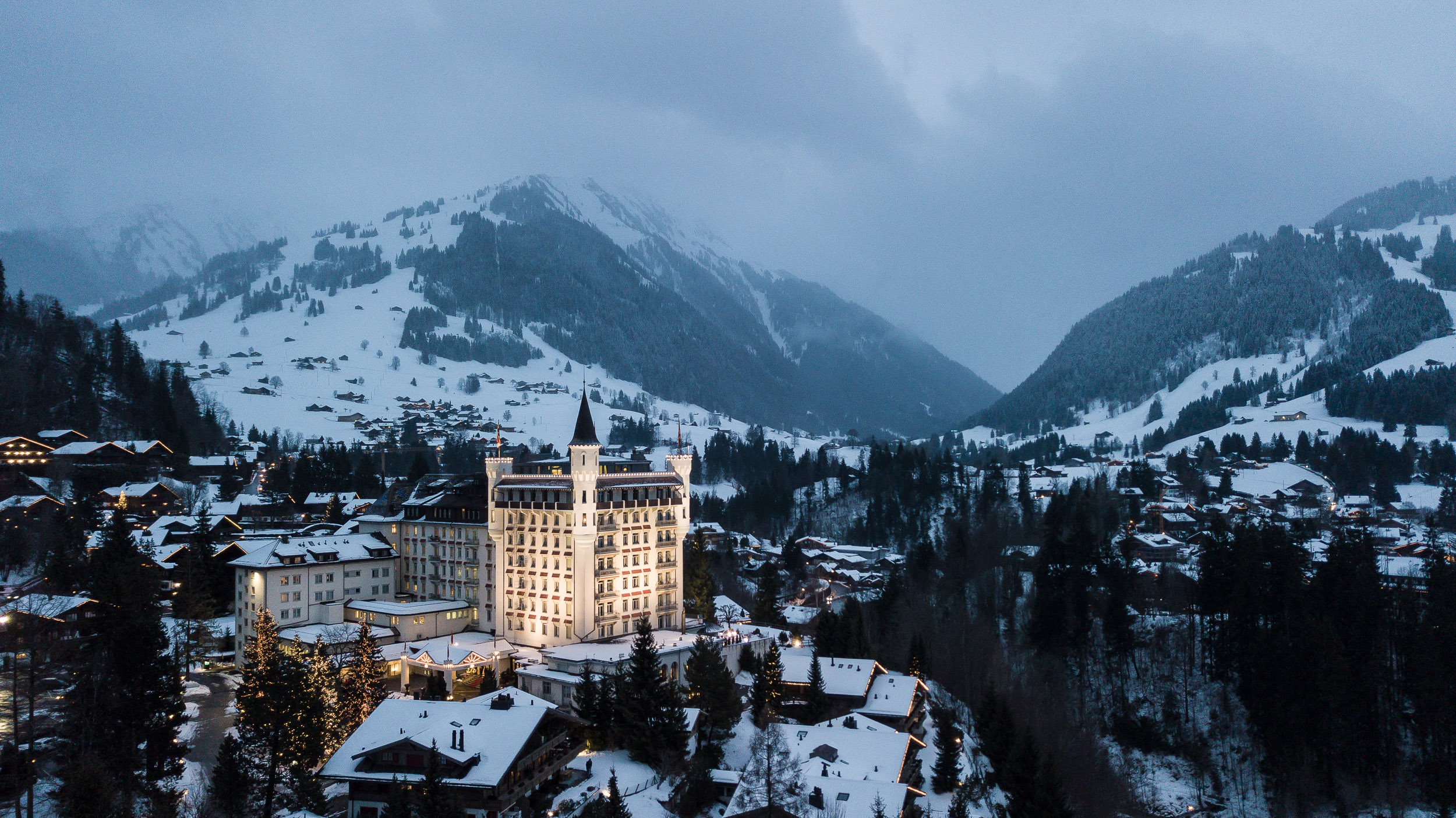 Facade lighting | Hotel Gstaad Palace | Qu solutions