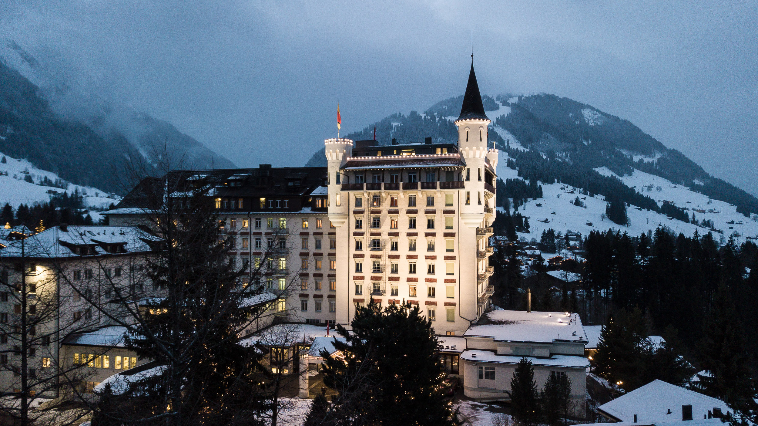 Facade lighting | Hotel Gstaad Palace | Qu solutions