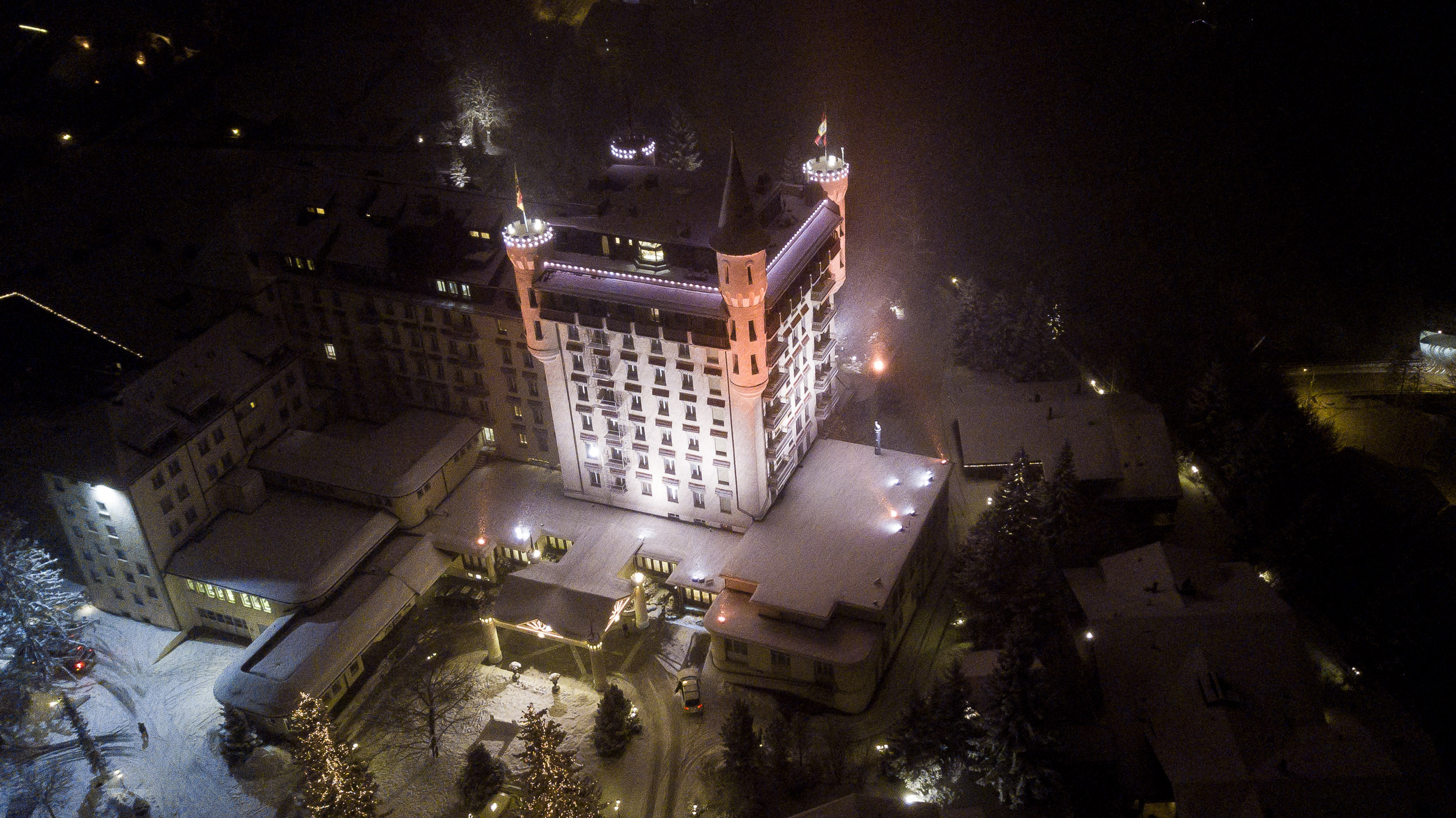 Facade lighting | Hotel Gstaad Palace | Qu solutions