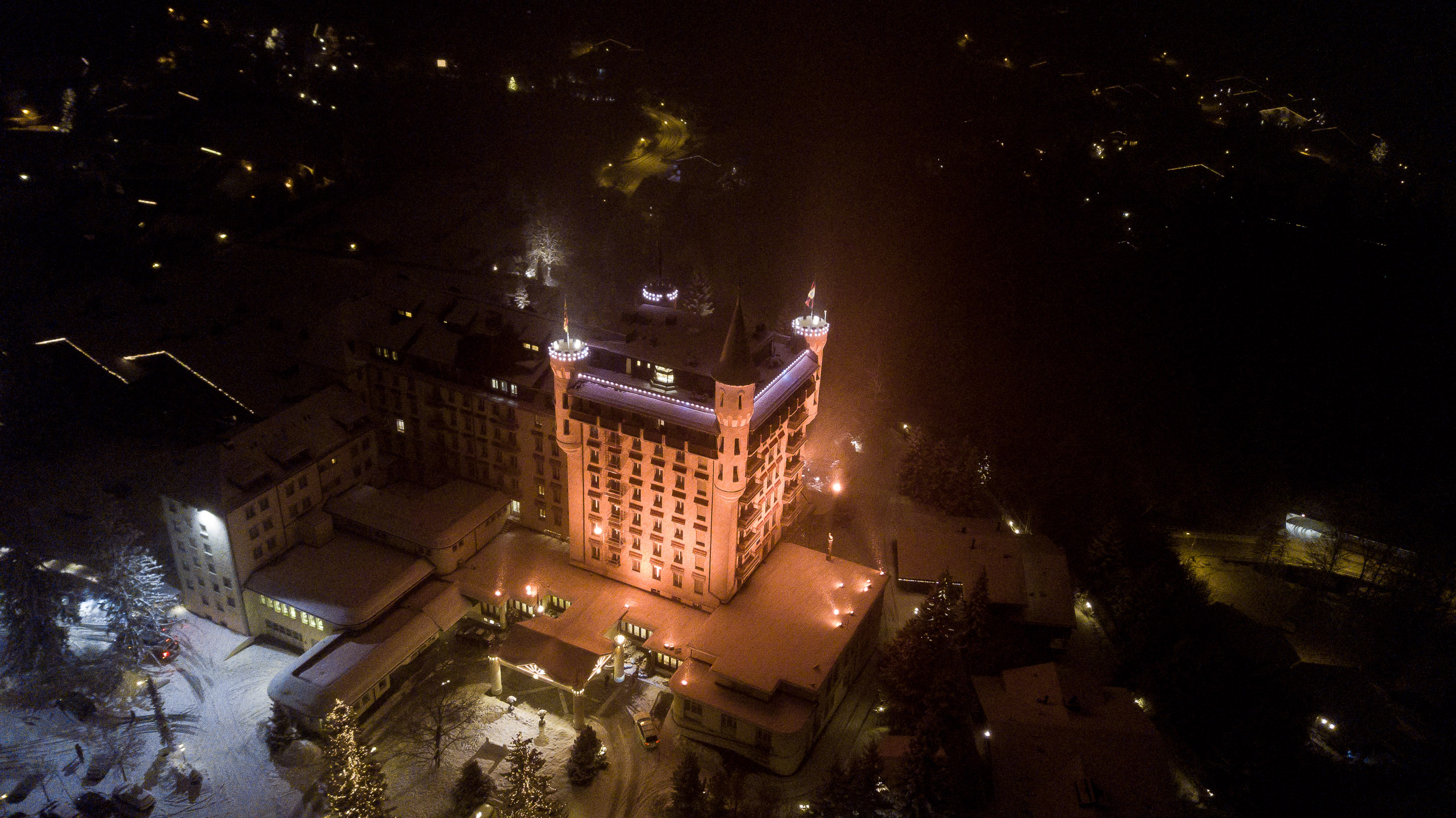 Facade lighting | Hotel Gstaad Palace | Qu solutions