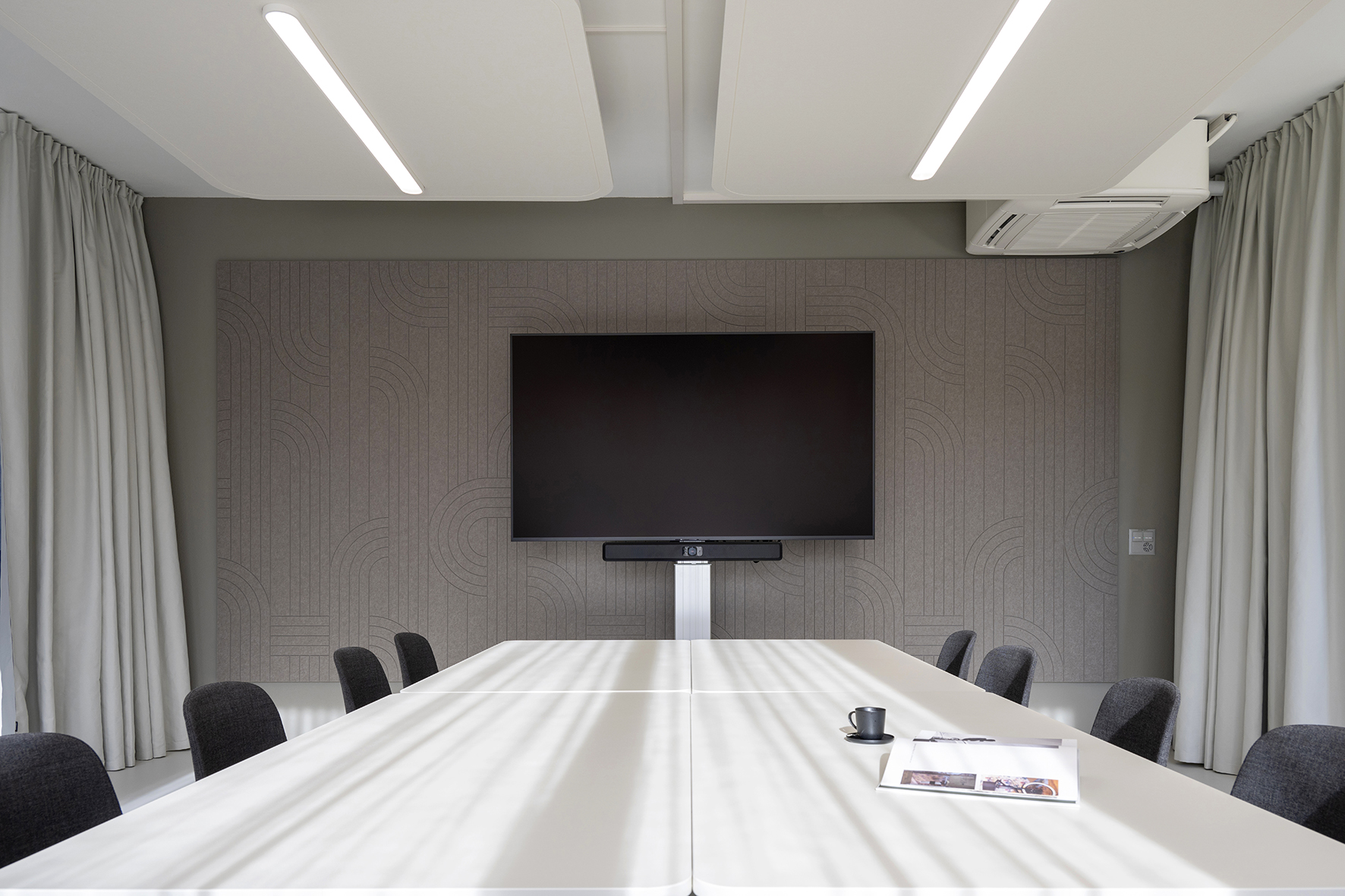 Meetingroom | Office World Ofelec | Qu AG