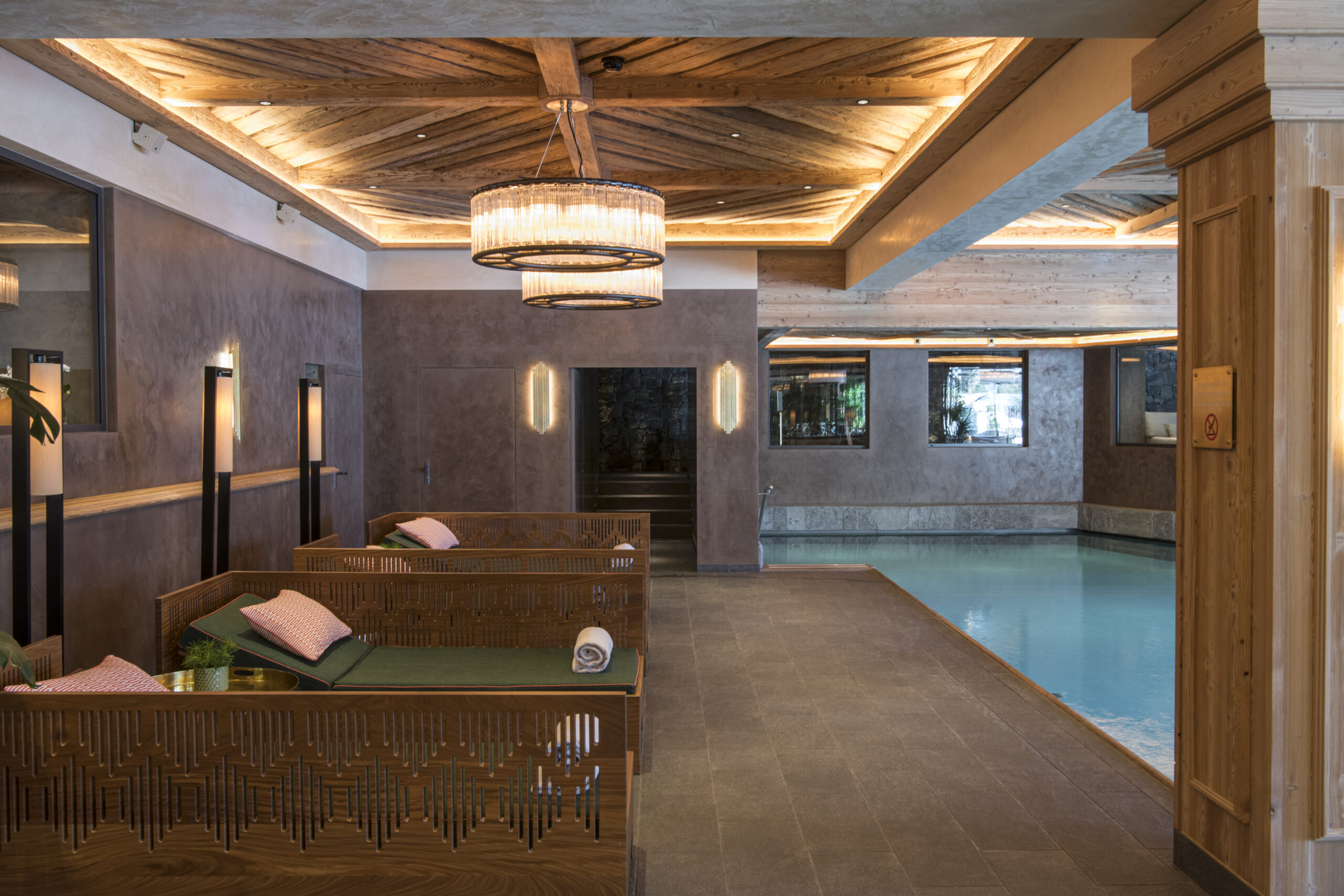 Pool lighting | indoor swimming pool | Hotel Gstaad Palace | Qu solutions | Stefano Scata