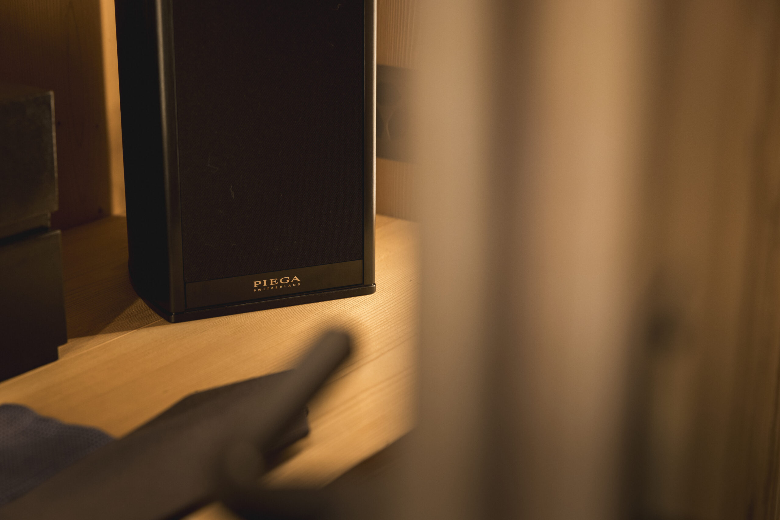 Qu Solutions | sound speaker | Chalet Switzerland