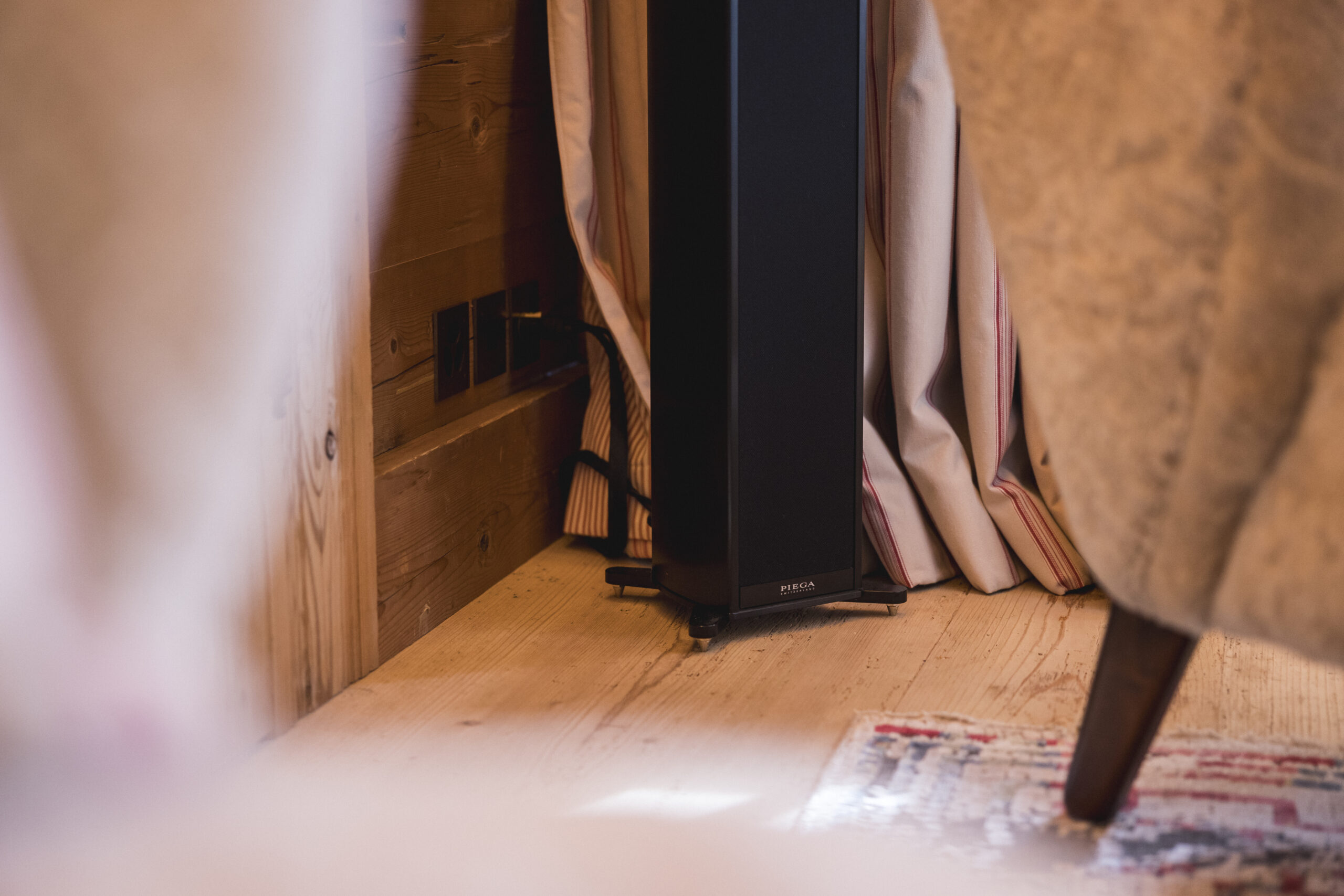 Qu Solutions | sound speaker | Chalet Switzerland