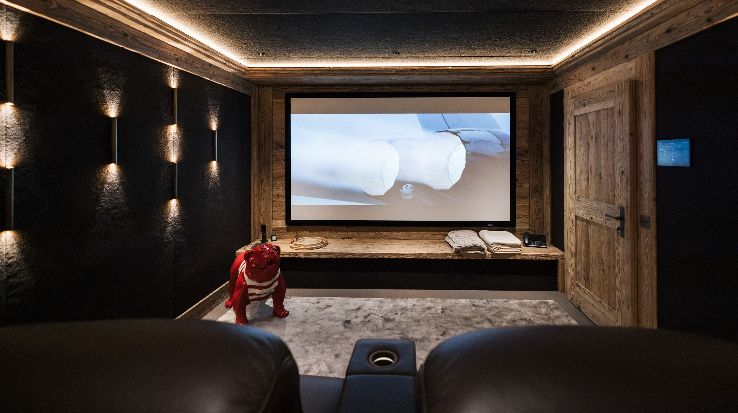 Qu Solutions | customize home cinema | lighting concept | L-Acoustics | Chalet Switzerland