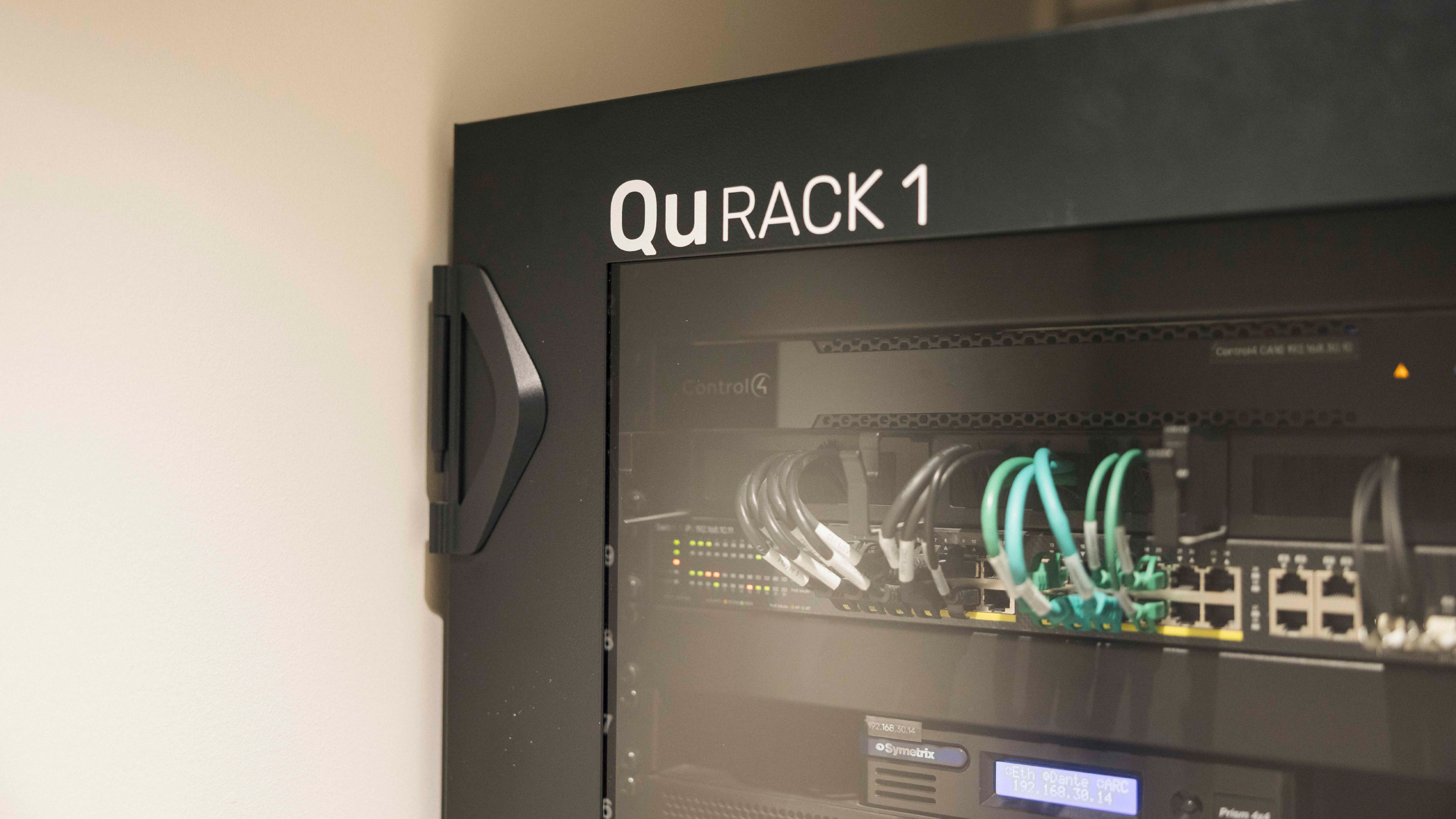 Qu Solutions | Rack | Chalet Switzerland | Rack
