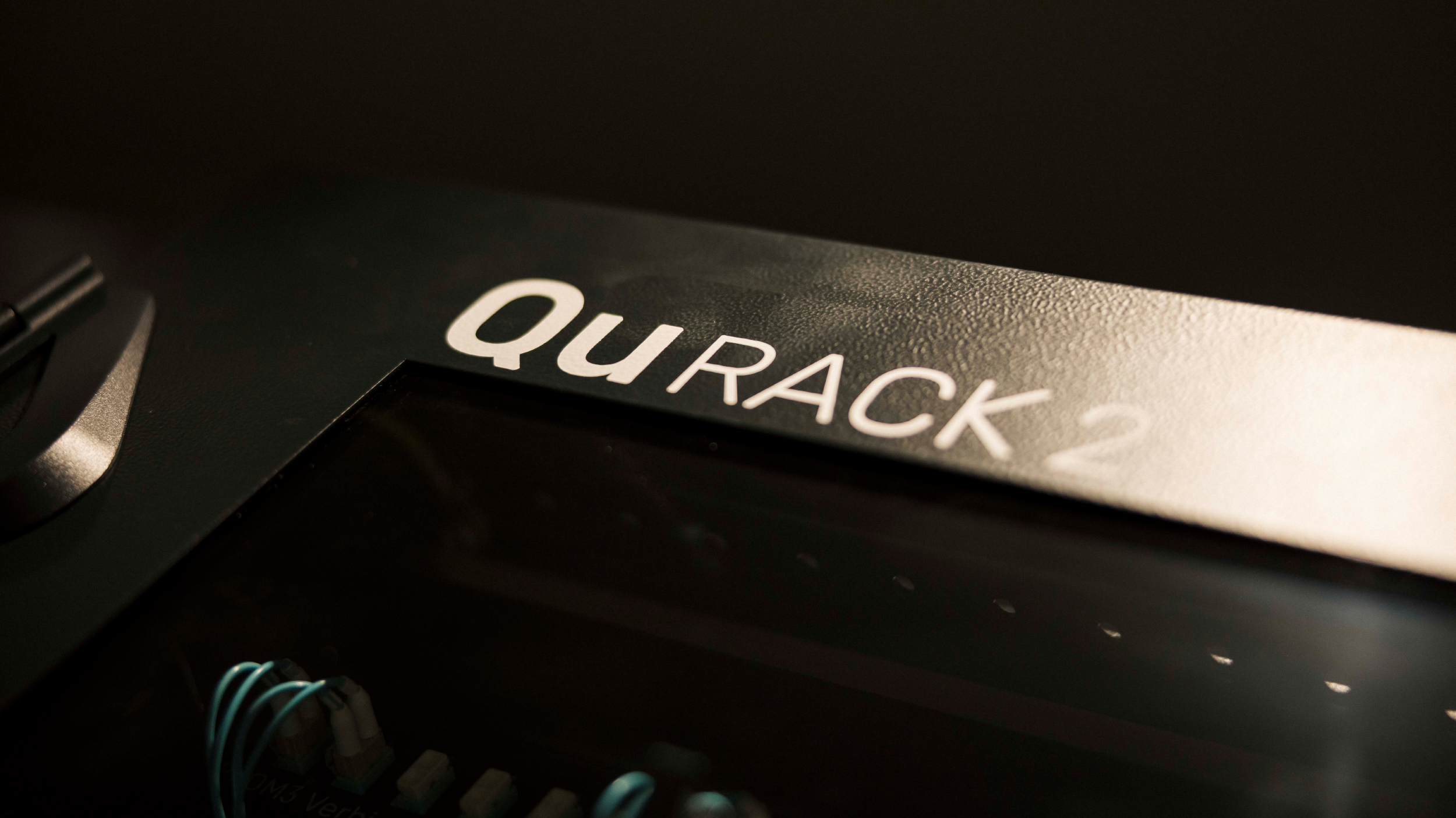 Qu Solutions | Rack | Chalet Switzerland | Rack