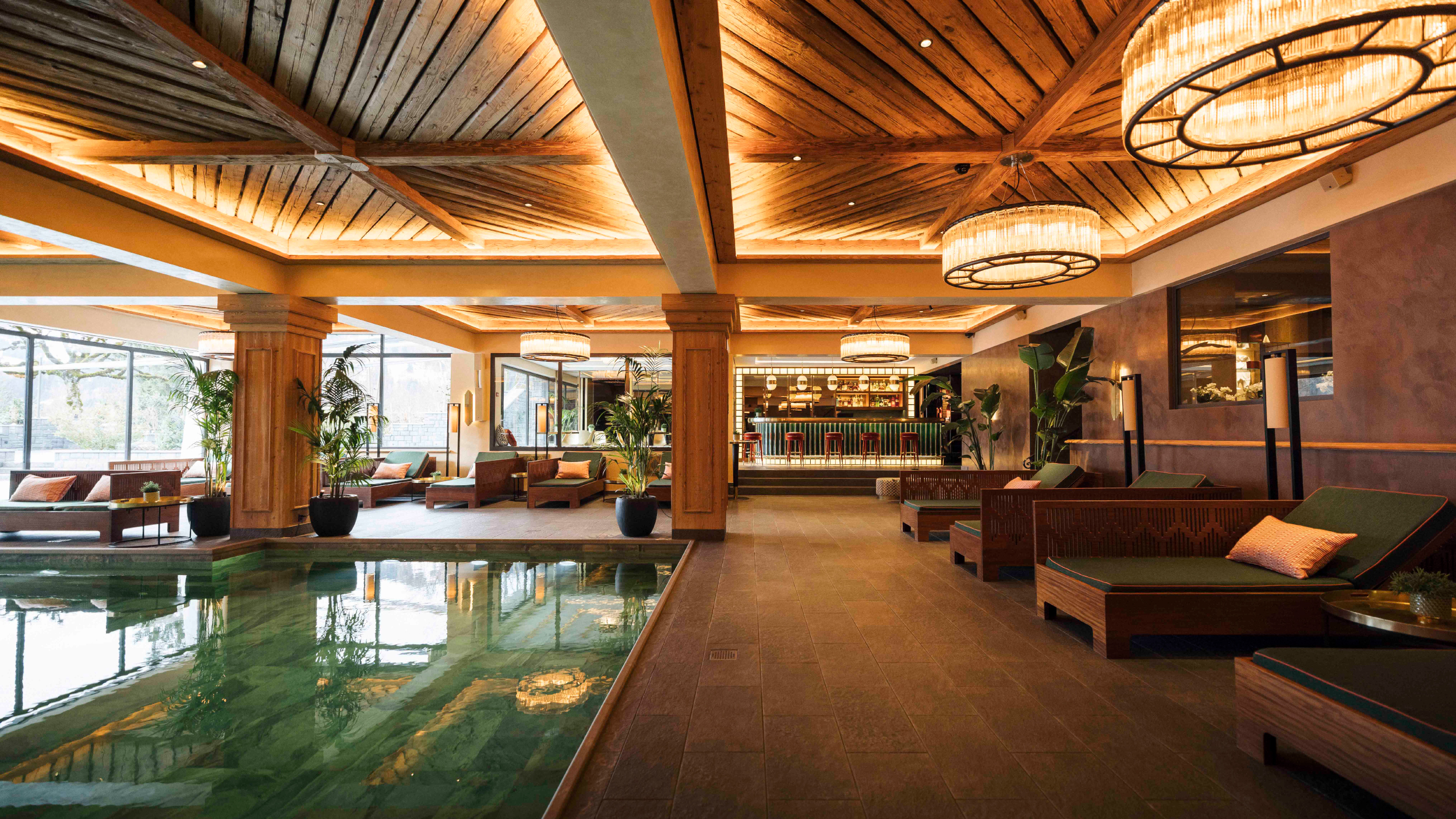 Hotel Gstaad Palace | Qu Solutions | Pool lighting | Indoor swimming pool | Sound | L-Acoustics | Bar