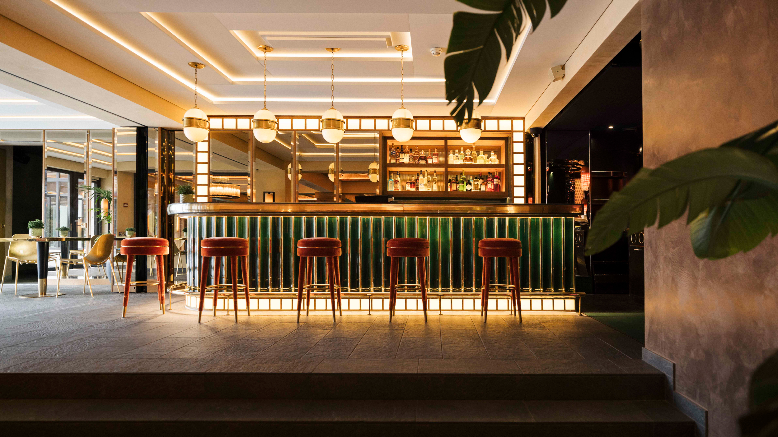 Hotel Gstaad Palace | Qu Solutions | Pool lighting | Indoor swimming pool | Sound | L-Acoustics | Bar