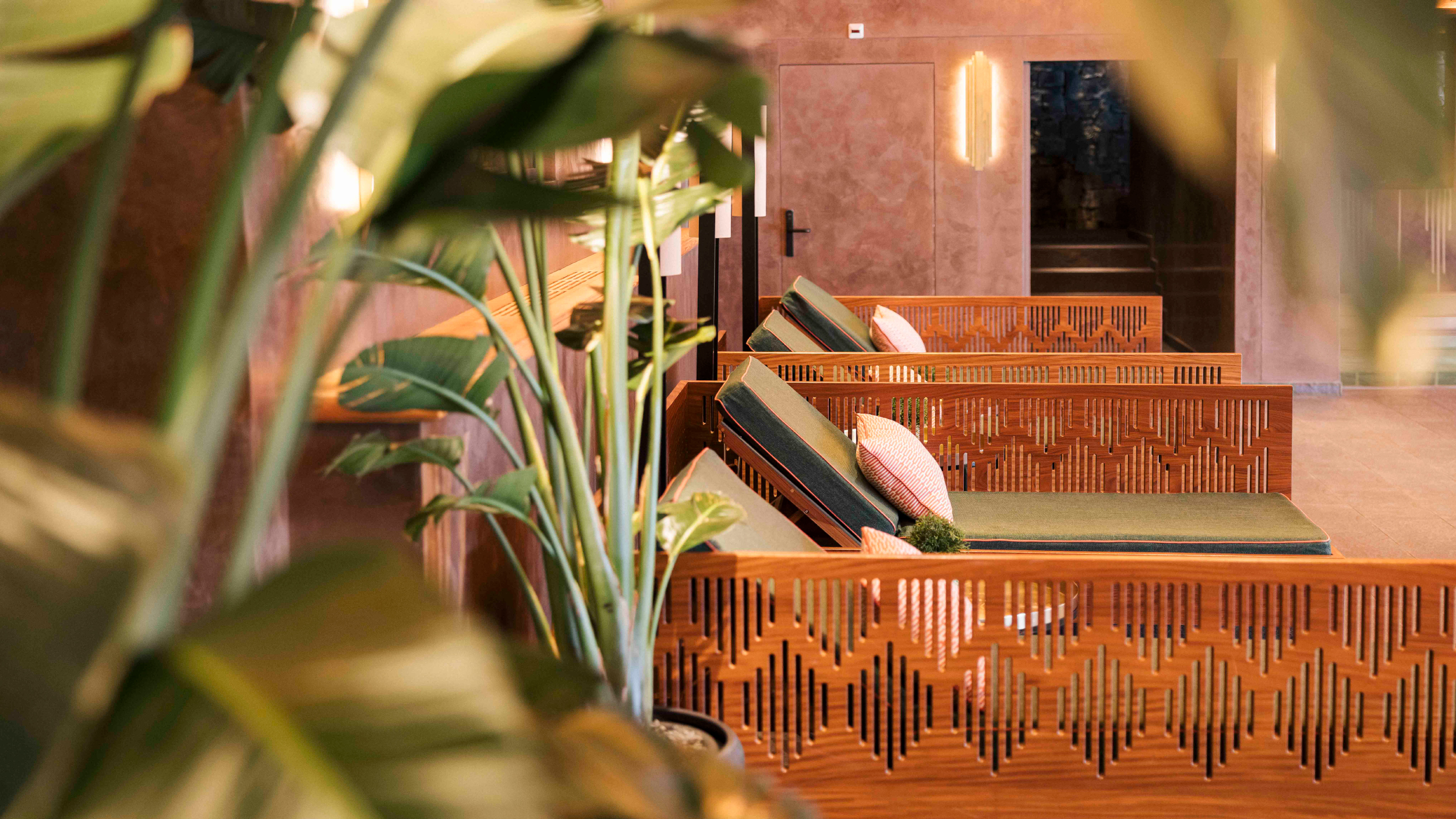 Hotel Gstaad Palace | Qu Solutions | Pool lighting | Indoor swimming pool | Sound | L-Acoustics | Bar